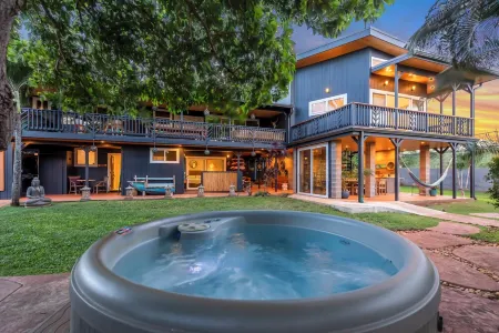 Modern ocean view suite walking distance to the coolest beach town in Maui Отели рядом с достопримечательностью «Paia»