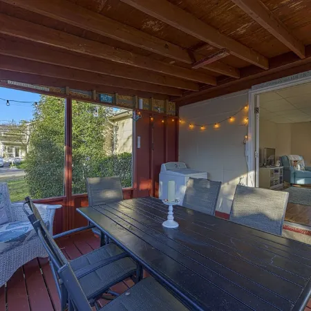 MERMAID COTTAGE - 3 MINUTE WALK TO BEACH - VERY CHARMING & CLEAN!