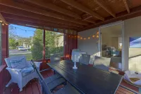 MERMAID COTTAGE - 3 MINUTE WALK TO BEACH - VERY CHARMING & CLEAN!