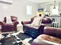 Downton Westrn Condo/50” TV~250mb WiFi/30%EXTEN’d Stay Discount