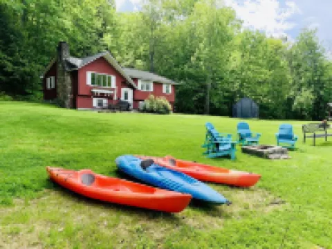 Perfect Lake or Mountain Getaway Less Than 5 Minutes Away Hotels in Sunapee