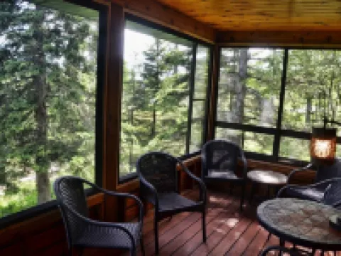 Comfortable 3 Bedroom, 2 Bath Cabin Between Lutsen Mountains and Lake Superior Hotels in Lutsen
