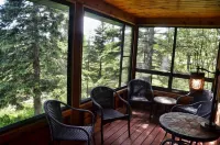 Lutsen's cutest vacation home between Lake Superior and Lutsen Mountains.