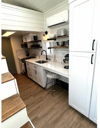 Urban Tiny Home Getaway Отели рядом с достопримечательностью «Парк Ротари Понд»