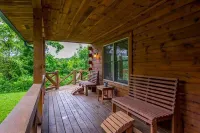 Southern Comfort Cabin- 8 Guests, 3 BR, 2.5 BA, Hot Tub, WiFi- Hocking Hills Hotels in Jackson Township