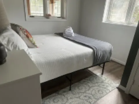 Cozy Cottage near Lake & Skiing, Hot Tub, fireplace & Fire-pit, Pets Allowed Hotels in Melrose Township