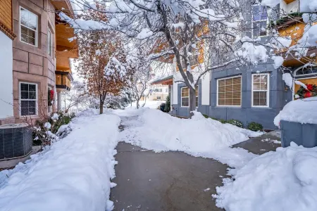 Luxe Chalet - Sleeps 15