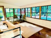 8 min from WEC! Adorable 2BR home with pool Hotels in Marion County