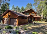 Lakewood Lodge - Marquette Log Cabin w/ Lake Views - 4-Star