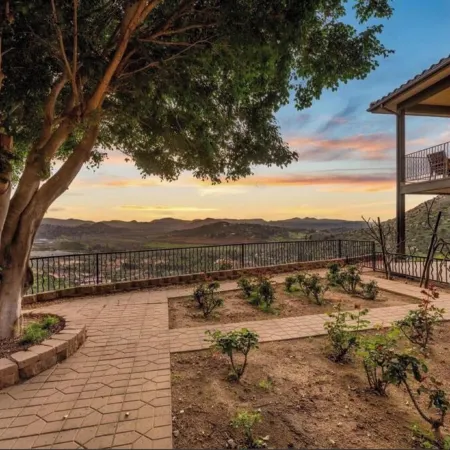 Breathtaking retreat in the wine country on the ranch with goats you can pet! Отели в г. Повэй
