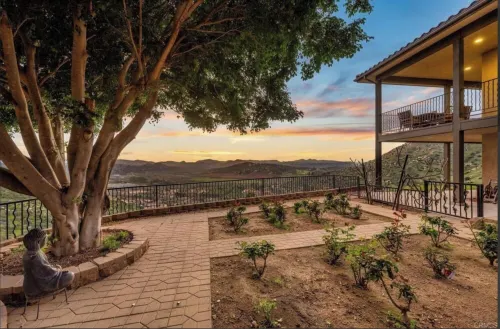 Breathtaking retreat in the wine country on the ranch with goats you can pet!