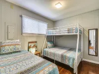 Cozy Vacation Home w/Sun Room in Bethany West