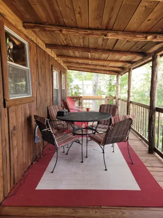 Lakefront Cedar Cabin-South Toledo Bend-fishing pier,dock-covered parking-pets👌