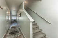 Spacious kitchen suitable for large groups, close to shopping, parks & wineries.