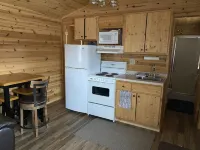 Cozy 2 bedroom Log Cabin Hotels in McKenzie County