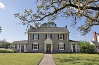 The Grand Colonial Manor on East 11th - 3 Kings!