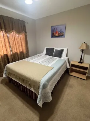 3 bedroom house 5 minutes away from the airport in Colorado Springs all for you. 科羅拉多斯普林斯住宿飯店