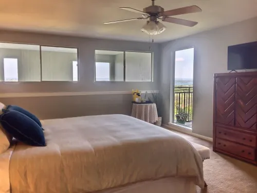 Gem of HSB:  3bdrm Hill Country Escape with Lake views !!