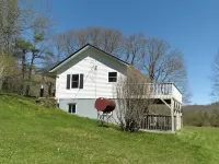 Nicely located, Cozy, PET Friendly cottage in beautiful Lake Toxaway, NC Hotels in Hogback