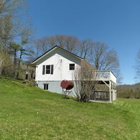 Nicely located, Cozy, PET Friendly cottage in beautiful Lake Toxaway, NC Отели в г. Хогбек