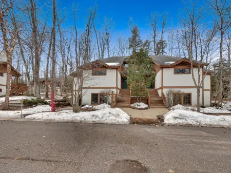 Boyne Mountain Disciples Ridge Ski in/Ski out Lodge, 5 BD/4BA - Sleeps up to 20