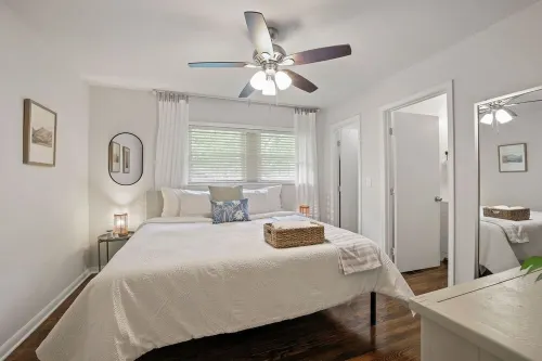 Cozy Home w/ Private Deck + Smart TVs, DT Marietta & ATL