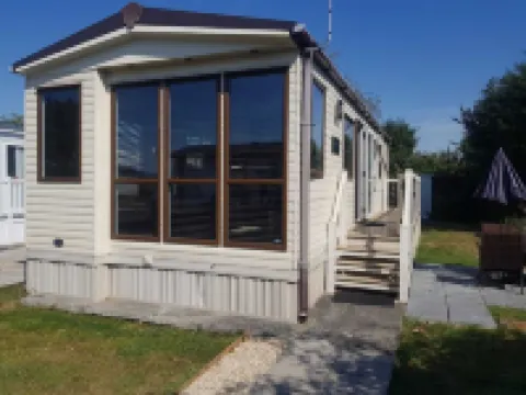 Modern 6 berth caravan close to fishing lakes and beach Hotel di Burnham-on-Sea