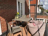 Comfort vacation apartment with south-facing balcony and unique view of the mudflats