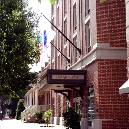 Hampton Inn Alexandria-Old Town/King Street Отели рядом с достопримечательностью «Набережная Старого города»