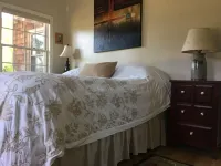 3 Bedroom House in Quiet Neighborhood,  Walk to Historical Downtown Mystic
