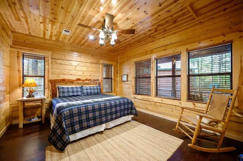 Cast Away Lodge Luxury Cabin Near Hochatown center!