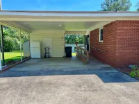 Marvelous 3-bedroom house with 2 king & 1 Queen 8/min GA National Fairgrounds Hotels in Peach County