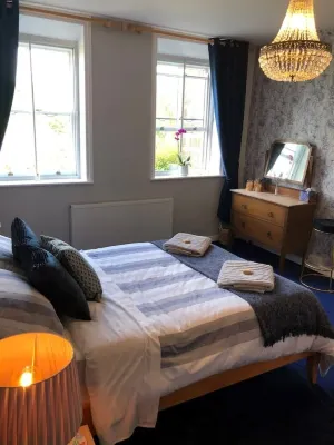 Escape to the Country @ Bron Offa Bach