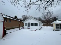 Waterfront house with sandy beach near downtown Hotels in Roscommon County