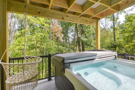 The Linden; New construction Galena Retreat w/ hot tub & pool table
