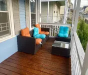 Cheerful 3-BR 2-full BR home close to Downtown