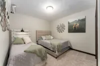 Overnight Event Venue & Loft in downtown Mitchell Hotels in Davison County
