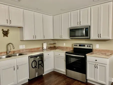 Quincy Ranch ~ Pet Friendly 3 bedroom 2 bath home