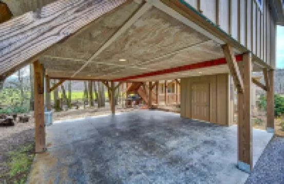 Creekfront Hayesville cottage with beautiful sunrise and sunset views!