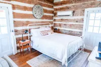 Cozy Crockett's Retreat: Where History Meets Comfort