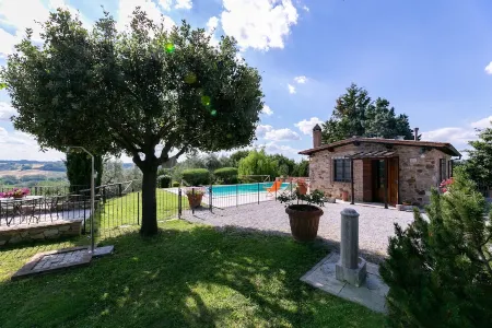 Holiday house with pool