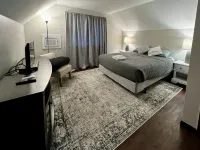 Comfy chalet near town, lake, skiing and hiking