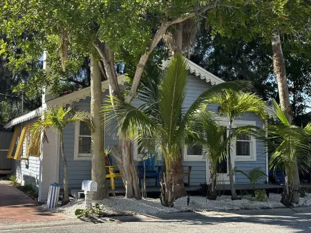 Happy Hour Cottage on Sunset Beach Treasure Island, FL.  Steps from the Beach!!