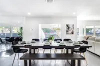 New! Sleeps 16! Heated Pool, Outdoor Movie Theater, Game Room, Putting Green!