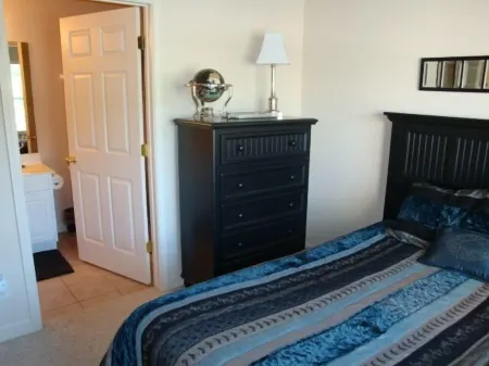 6105 Towers! Quiet! Elevators, indoor pool. Oct-May Travel Nurses welcome!!