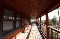 Lake Escape; Sleeps12, Hottub, Gameroom & Utv, Direct Snowmobile