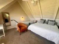 Starry Pines Chalet, Lake Views, Game Room, AC