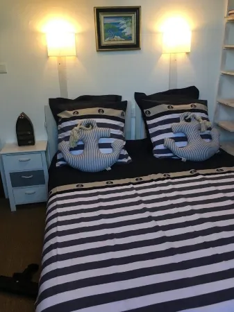 Blue longere by the sea Отели в г. Пенмарш