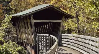 Cozy chalet near lakes and mountains. Pet friendly!