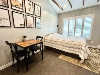 Super cute modern studio with private entrance! 米拉馬爾/卡尼梅薩住宿飯店